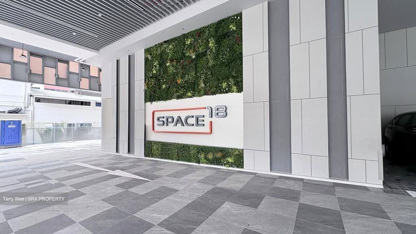 Space 18 (D12), Factory #634492801